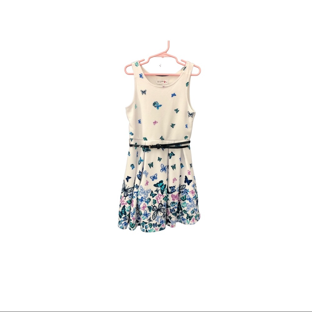 Knit Works size 6 white dress with butterflies accessorized with navy blue belt